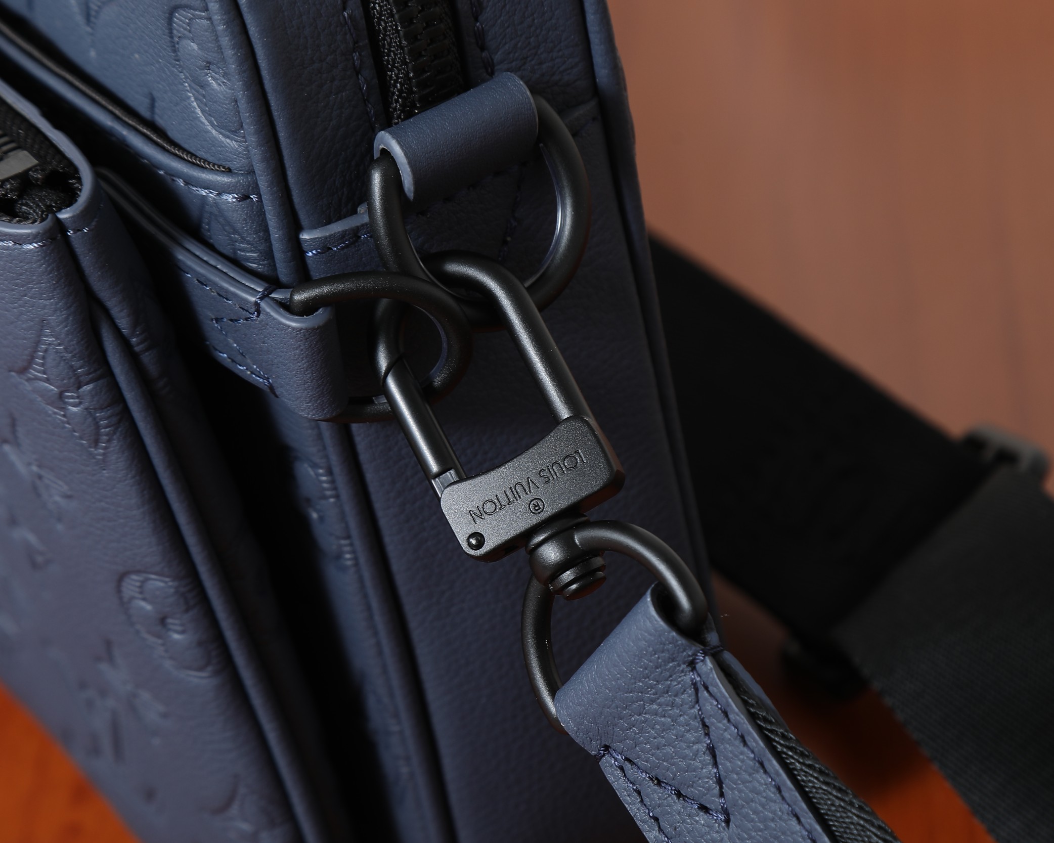 Louis Vuitton Messenger Bag M27925