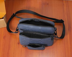 Louis Vuitton Messenger Bag M27925