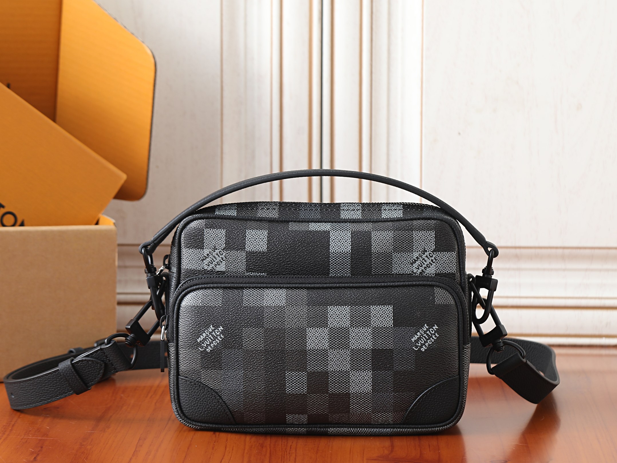 Louis Vuitton Messenger Bag M14988 in Black
