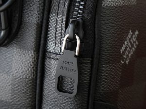 Louis Vuitton Messenger Bag M14988 in Black