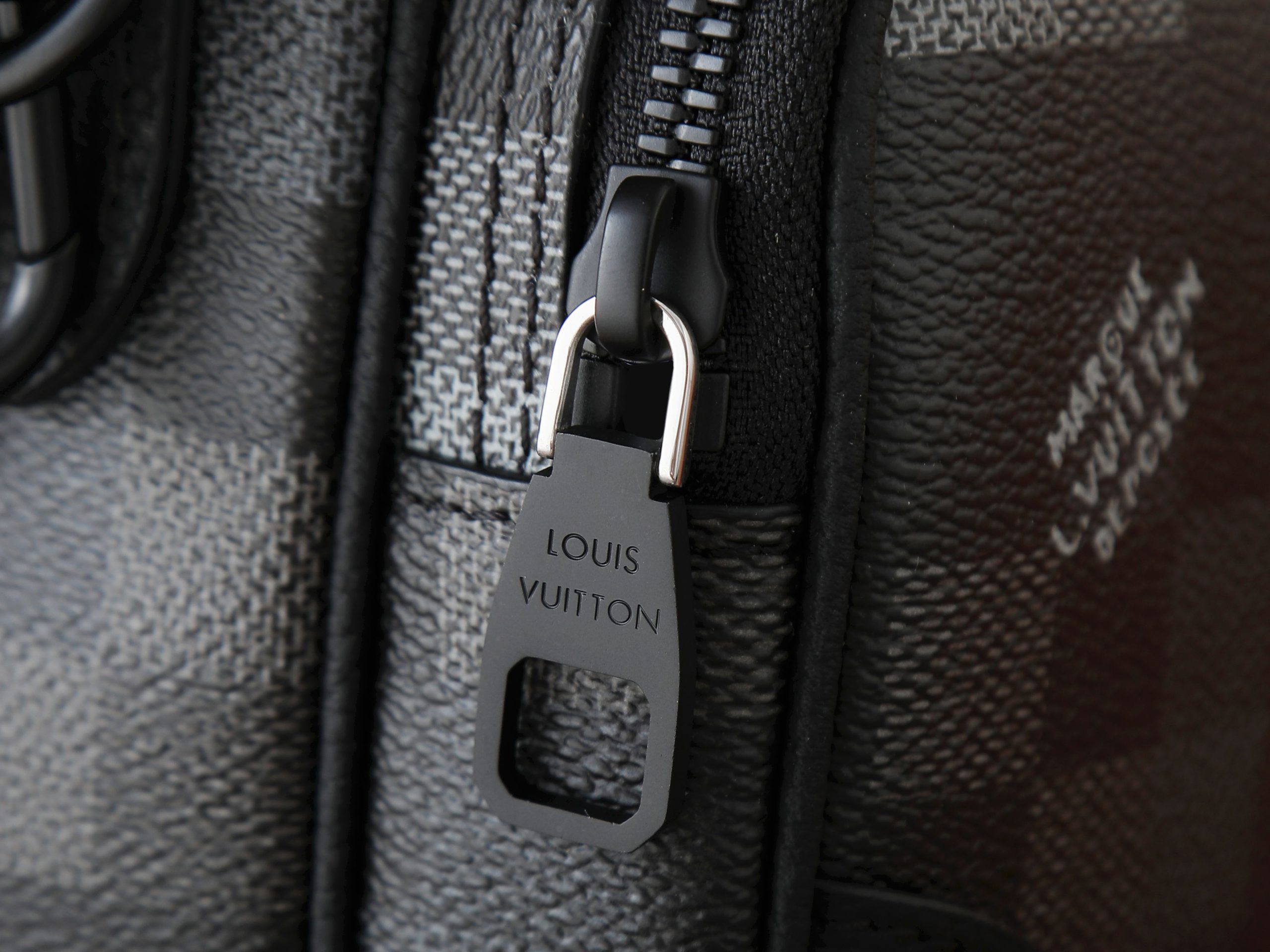 Louis Vuitton Messenger Bag M14988 in Black