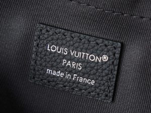Louis Vuitton Messenger Bag M14988 in Black