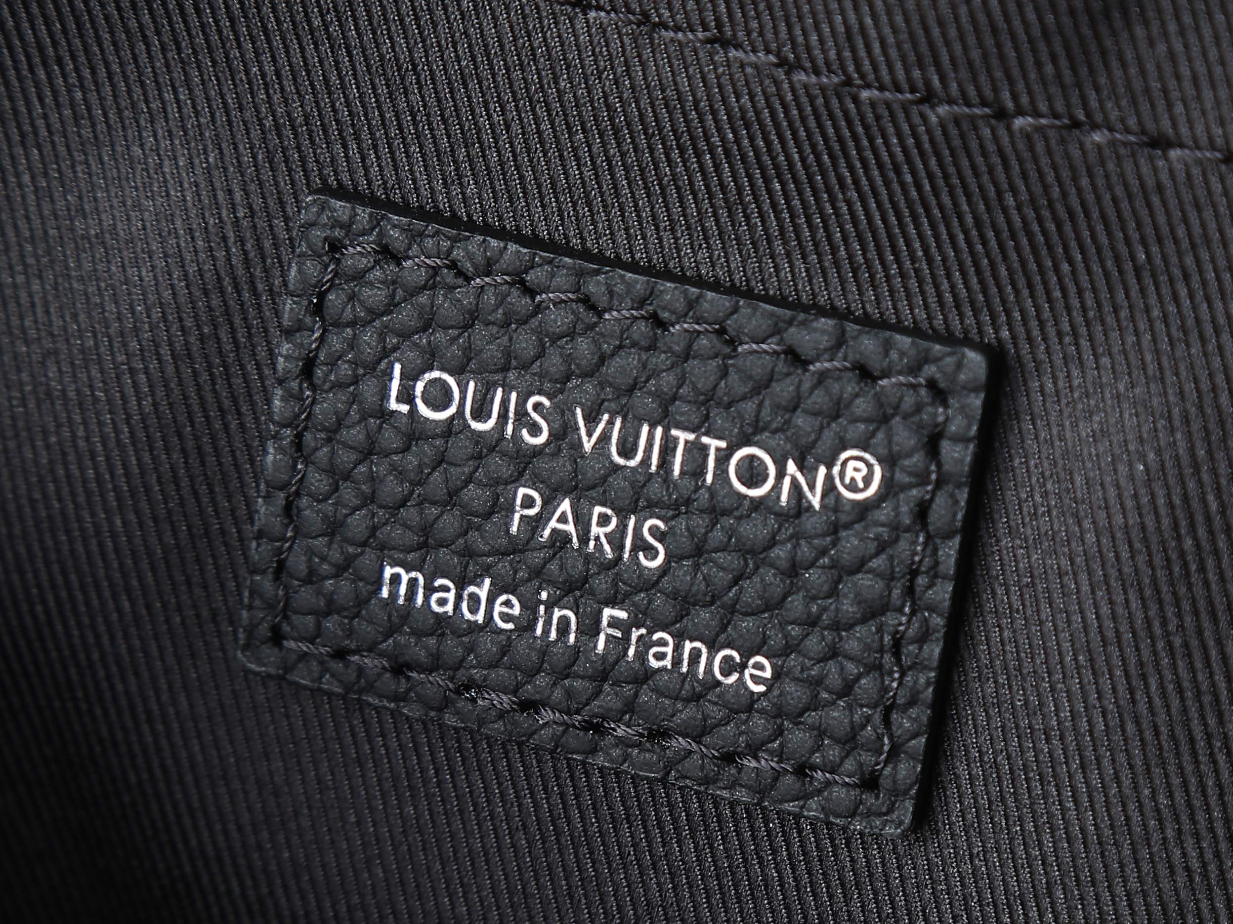 Louis Vuitton Messenger Bag M14988 in Black