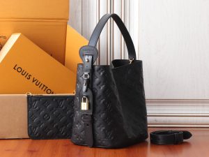 Louis Vuitton Shoulder Bag M29090