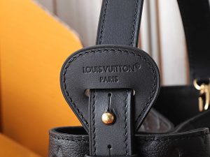 Louis Vuitton Shoulder Bag M29090