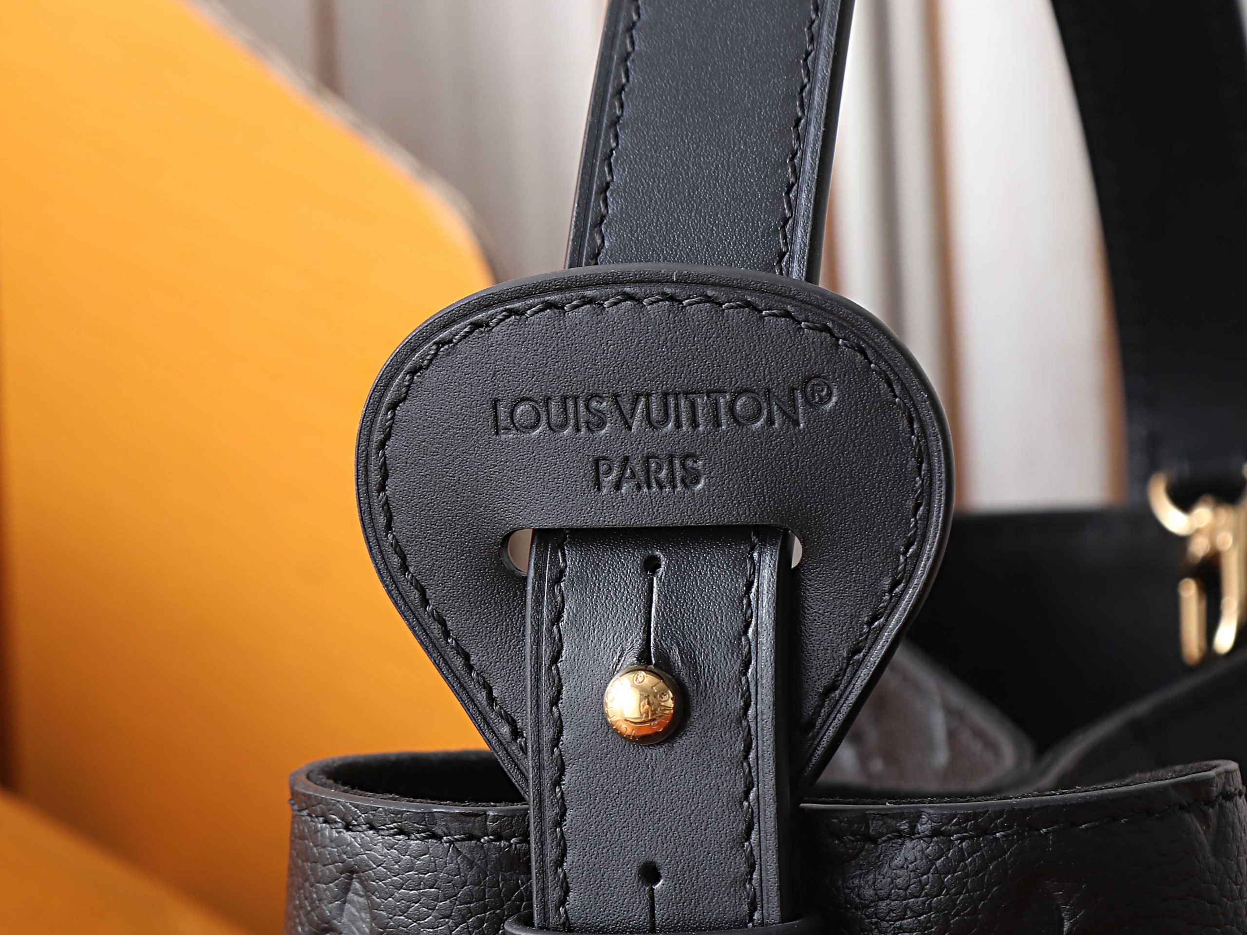 Louis Vuitton Shoulder Bag M29090