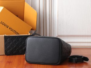 Louis Vuitton Shoulder Bag M29090