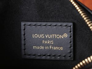 Louis Vuitton Shoulder Bag M29090