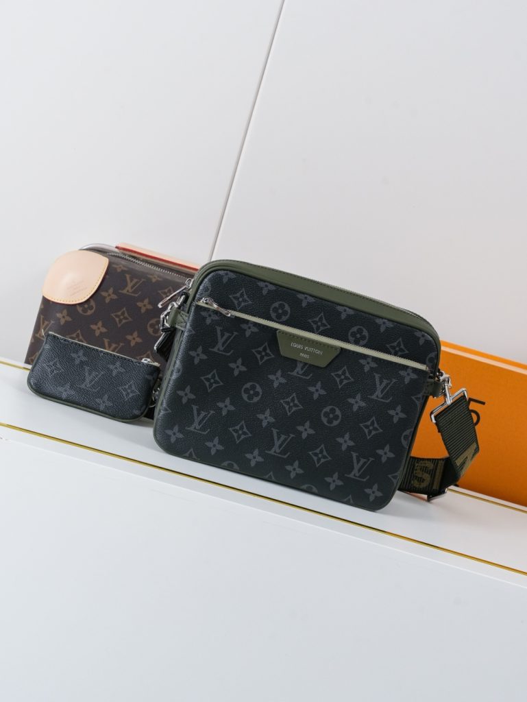 Louis Vuitton Messenger Bag M28628