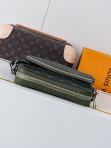 Louis Vuitton Messenger Bag M28628