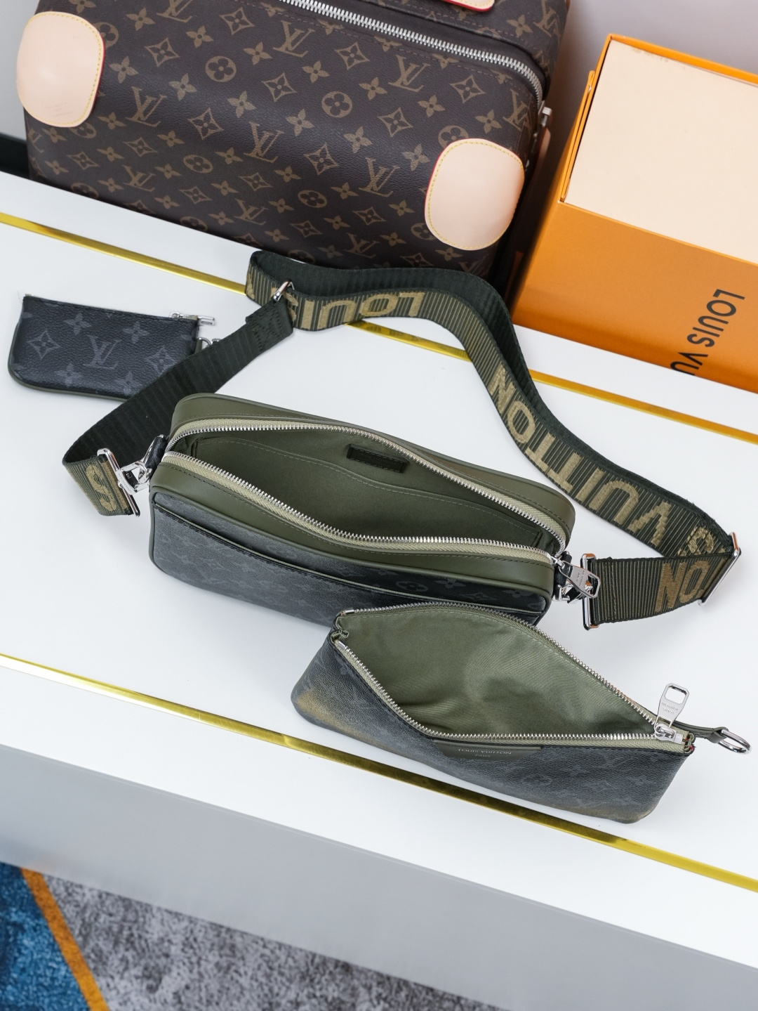 Louis Vuitton Messenger Bag M28628