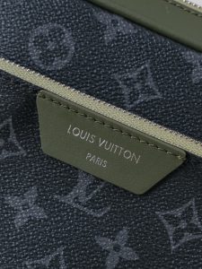 Louis Vuitton Messenger Bag M28628