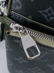 Louis Vuitton Messenger Bag M28628