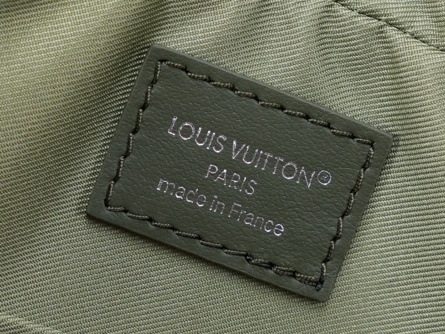 Louis Vuitton Messenger Bag M28628