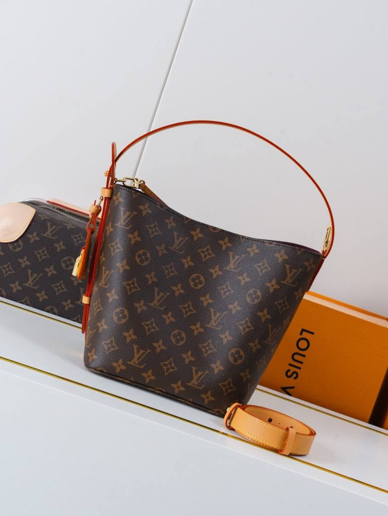 Louis Vuitton Shoulder Bag M29628