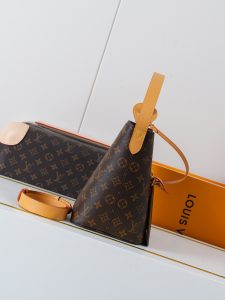 Louis Vuitton Shoulder Bag M29628