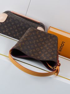 Louis Vuitton Shoulder Bag M29628