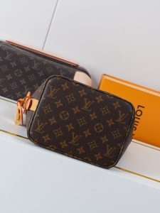 Louis Vuitton Shoulder Bag M29628