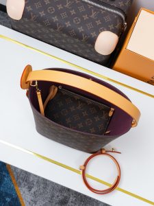 Louis Vuitton Shoulder Bag M29628