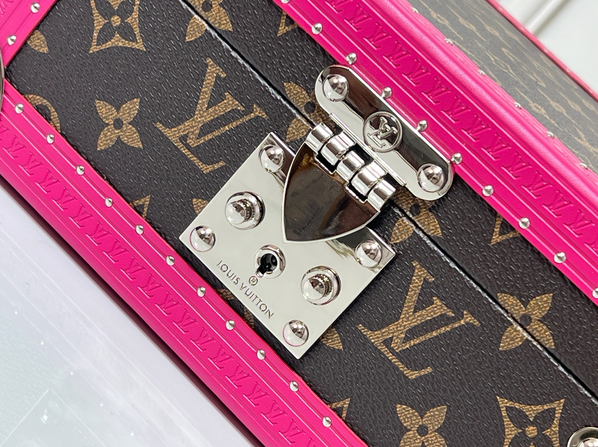 Louis Vuitton Handbag M27834