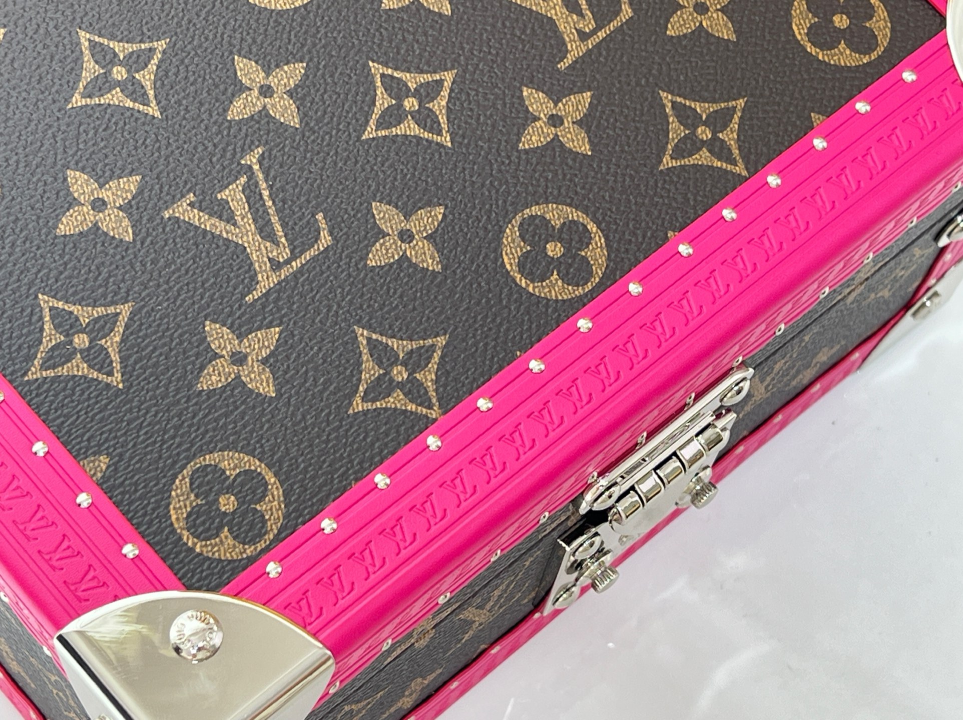 Louis Vuitton Handbag M27834