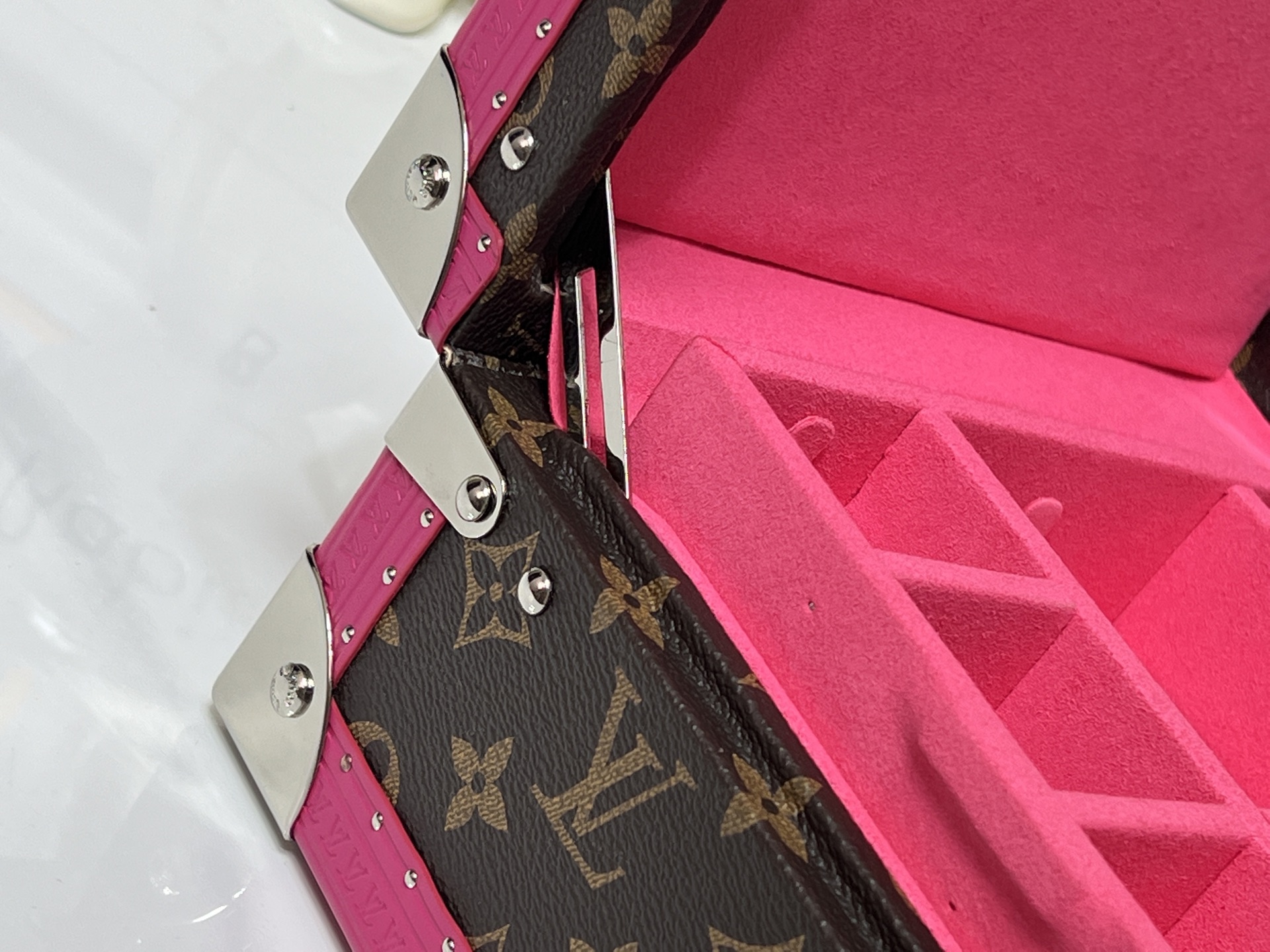 Louis Vuitton Handbag M27834