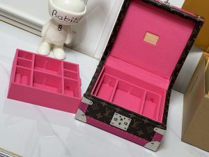 Louis Vuitton Handbag M27834