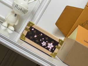 Louis Vuitton Handbag M27834