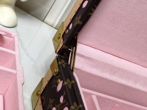 Louis Vuitton Handbag M27834