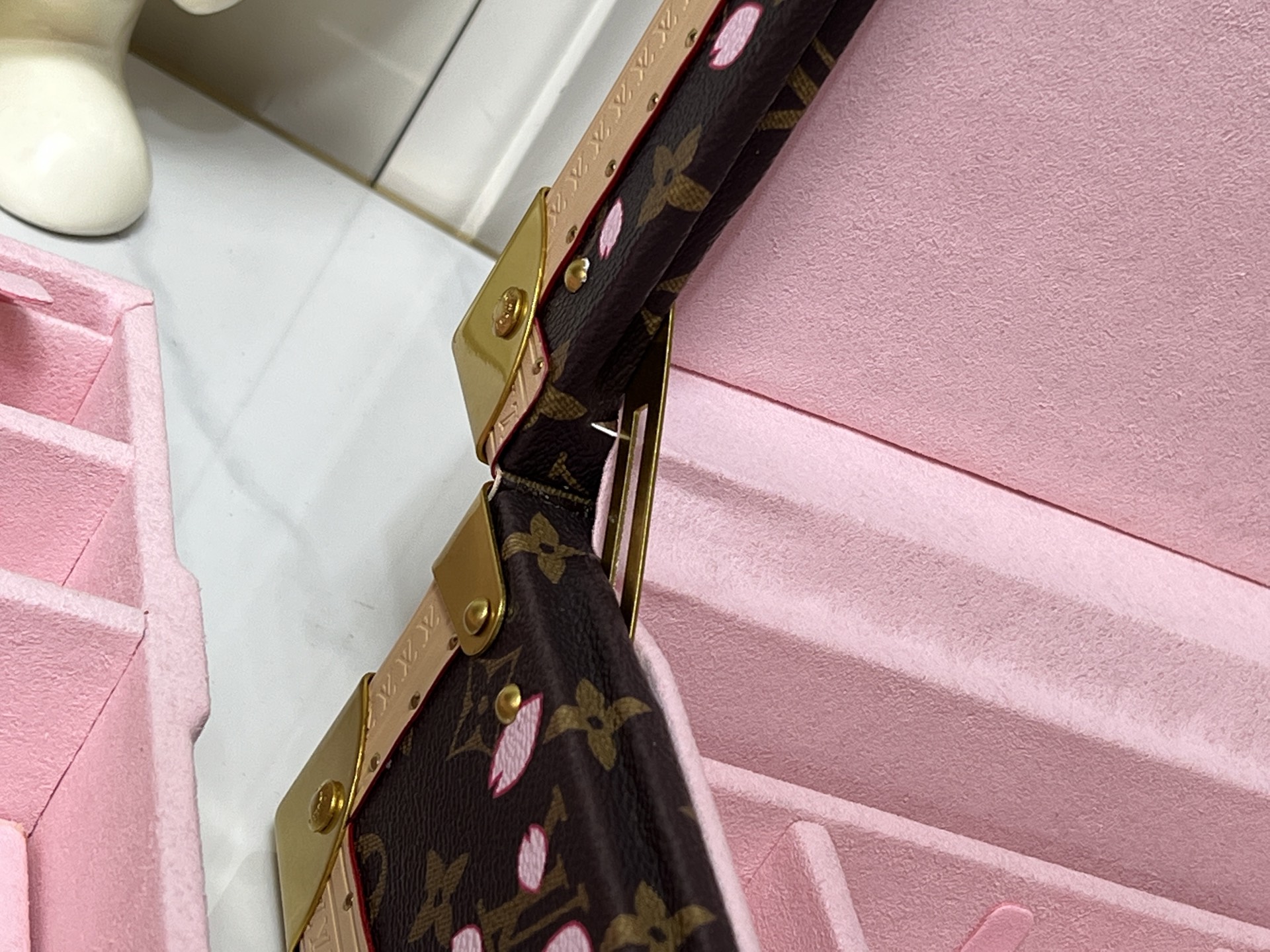 Louis Vuitton Handbag M27834