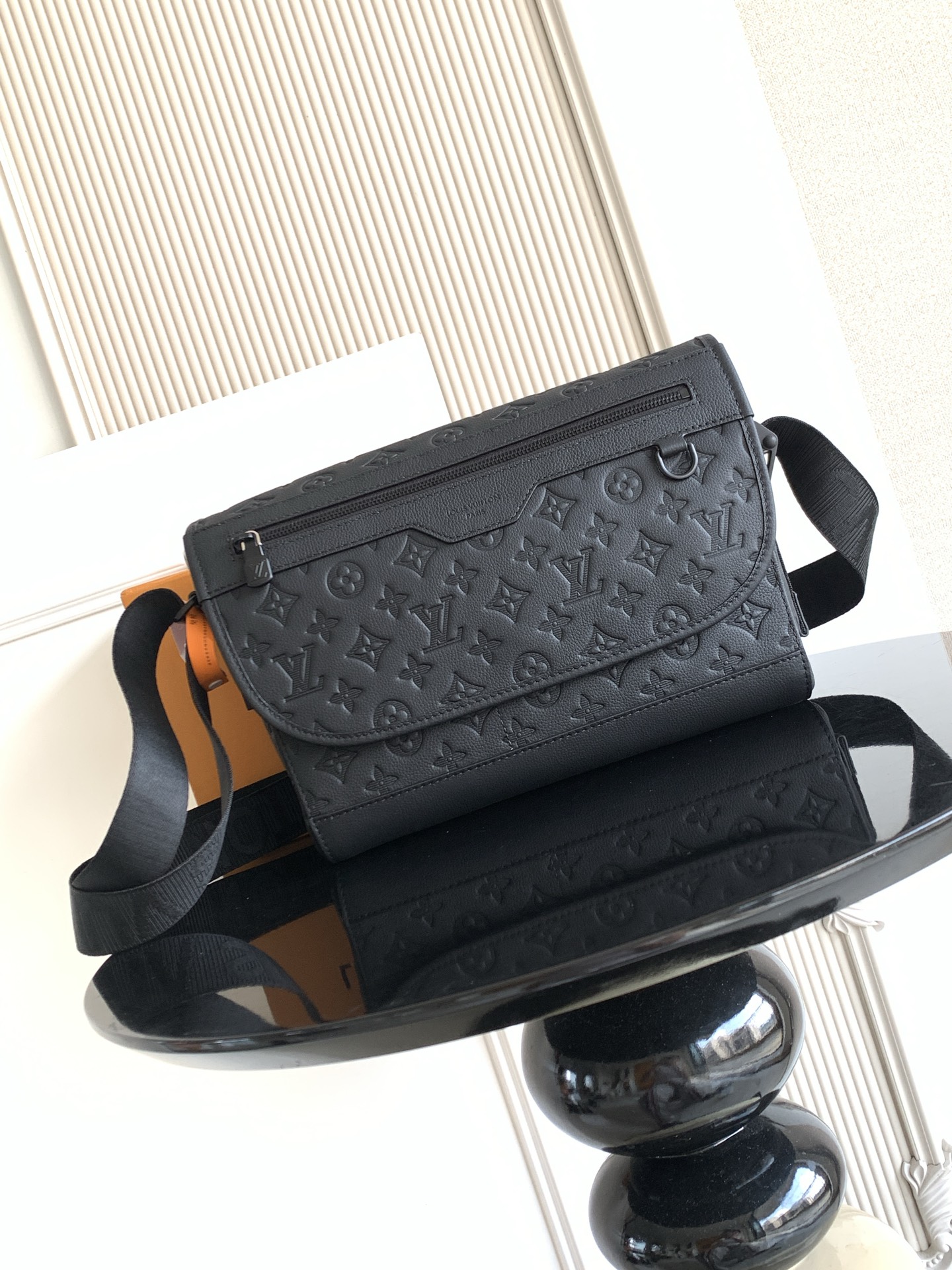 Louis Vuitton Messenger Bag M28781
