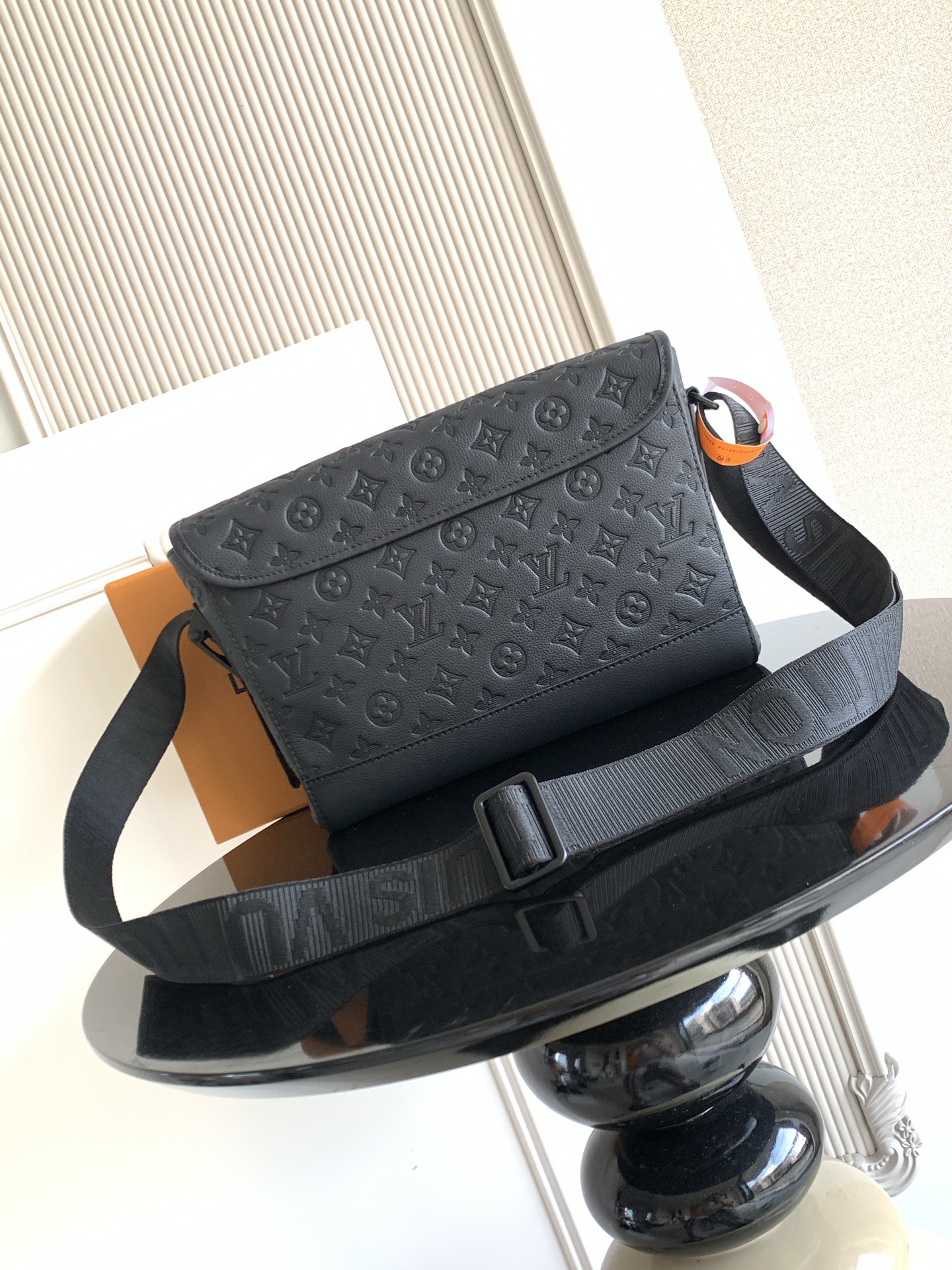 Louis Vuitton Messenger Bag M28781