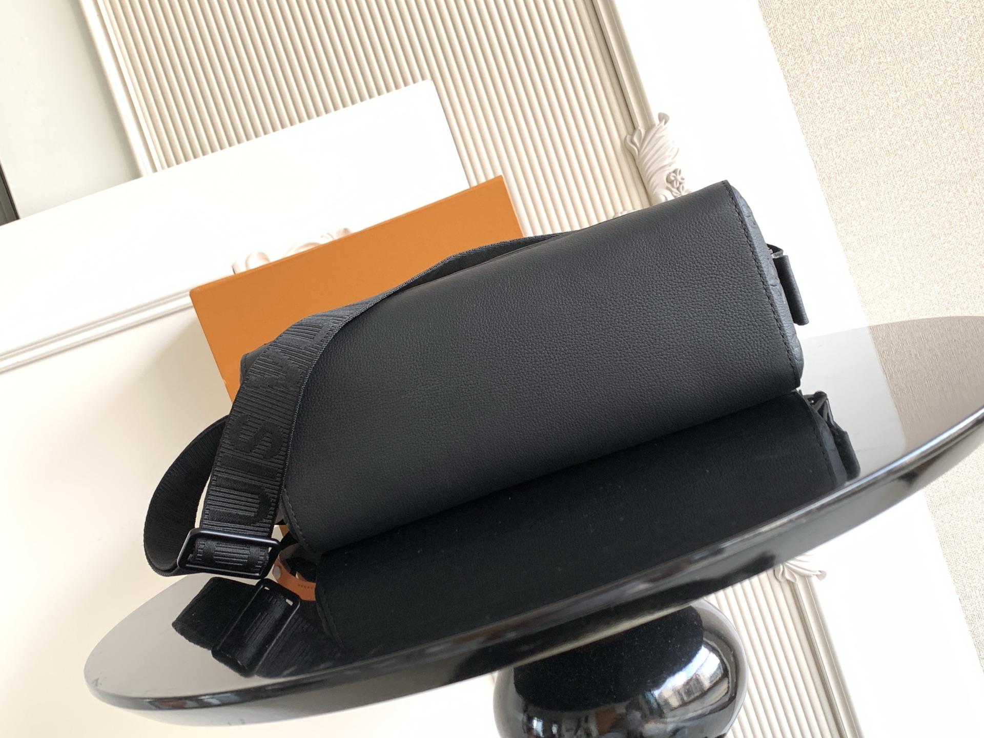 Louis Vuitton Messenger Bag M28781