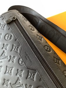 Louis Vuitton Messenger Bag M28781