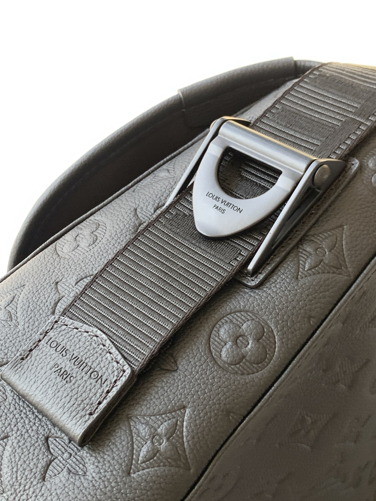 Louis Vuitton Messenger Bag M28781