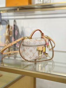 Louis Vuitton Handbag M29782
