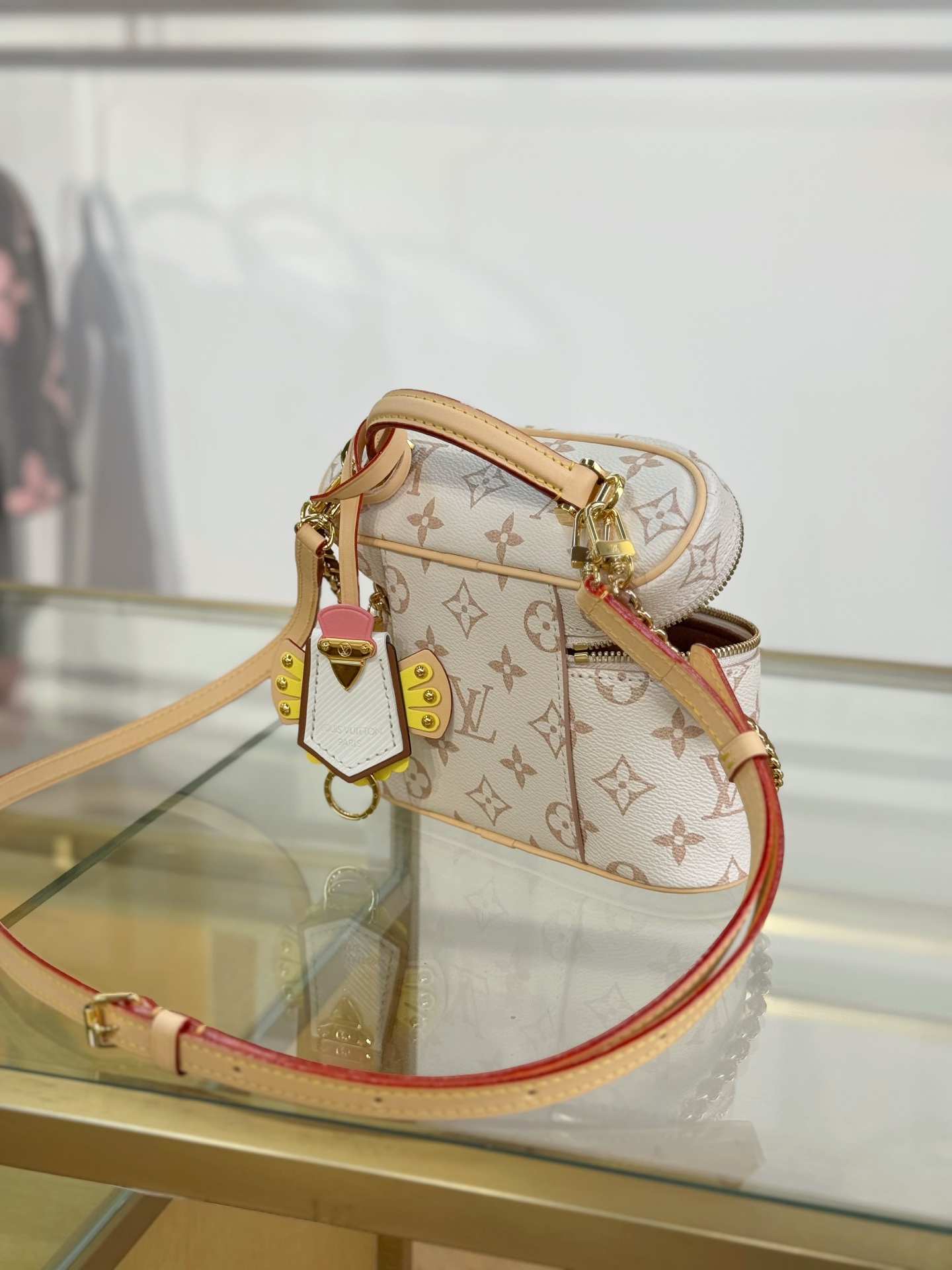 Louis Vuitton Handbag M29782