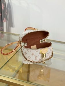 Louis Vuitton Handbag M29782