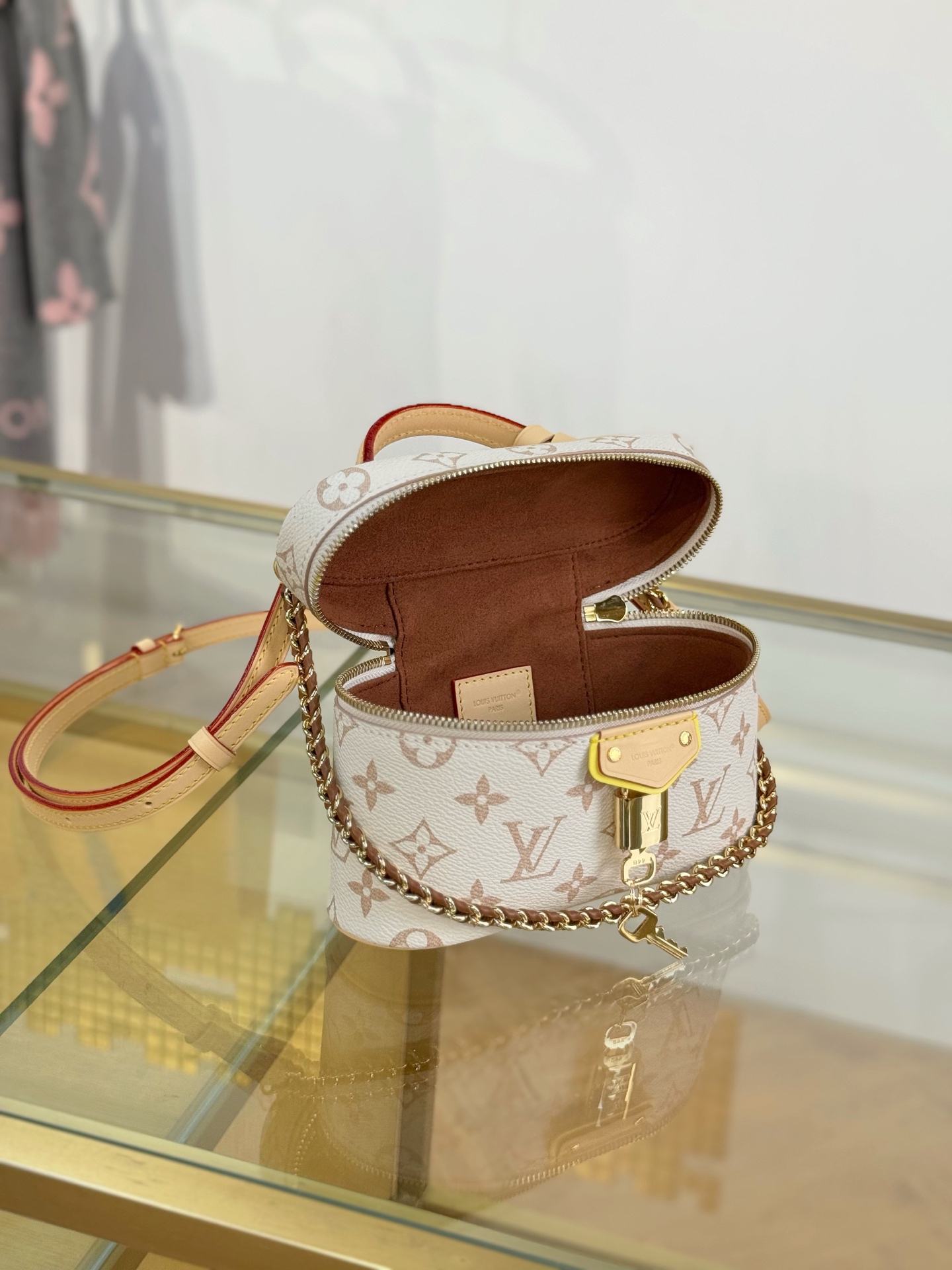 Louis Vuitton Handbag M29782