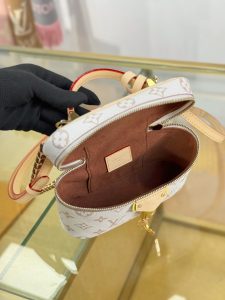 Louis Vuitton Handbag M29782