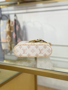 Louis Vuitton Handbag M29782