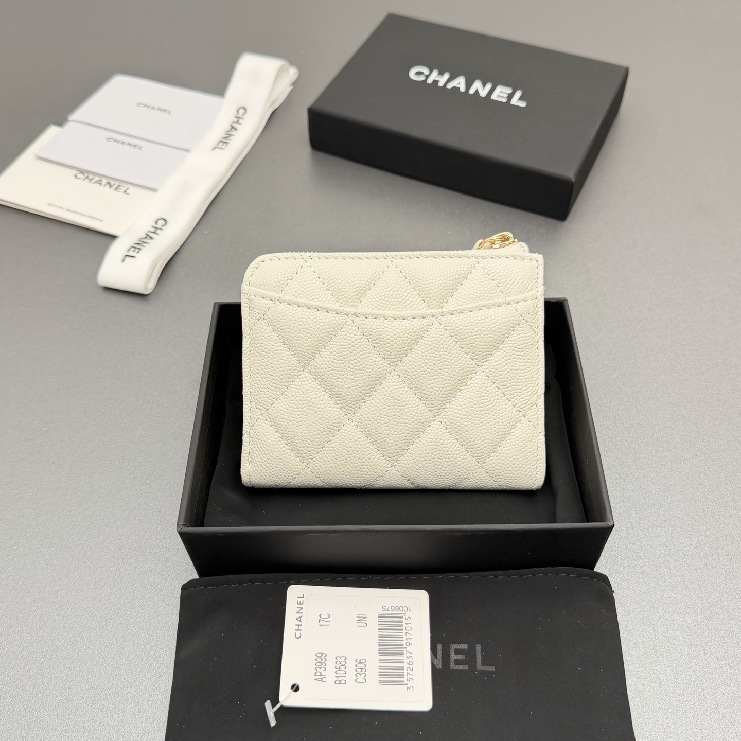 Handbag in White