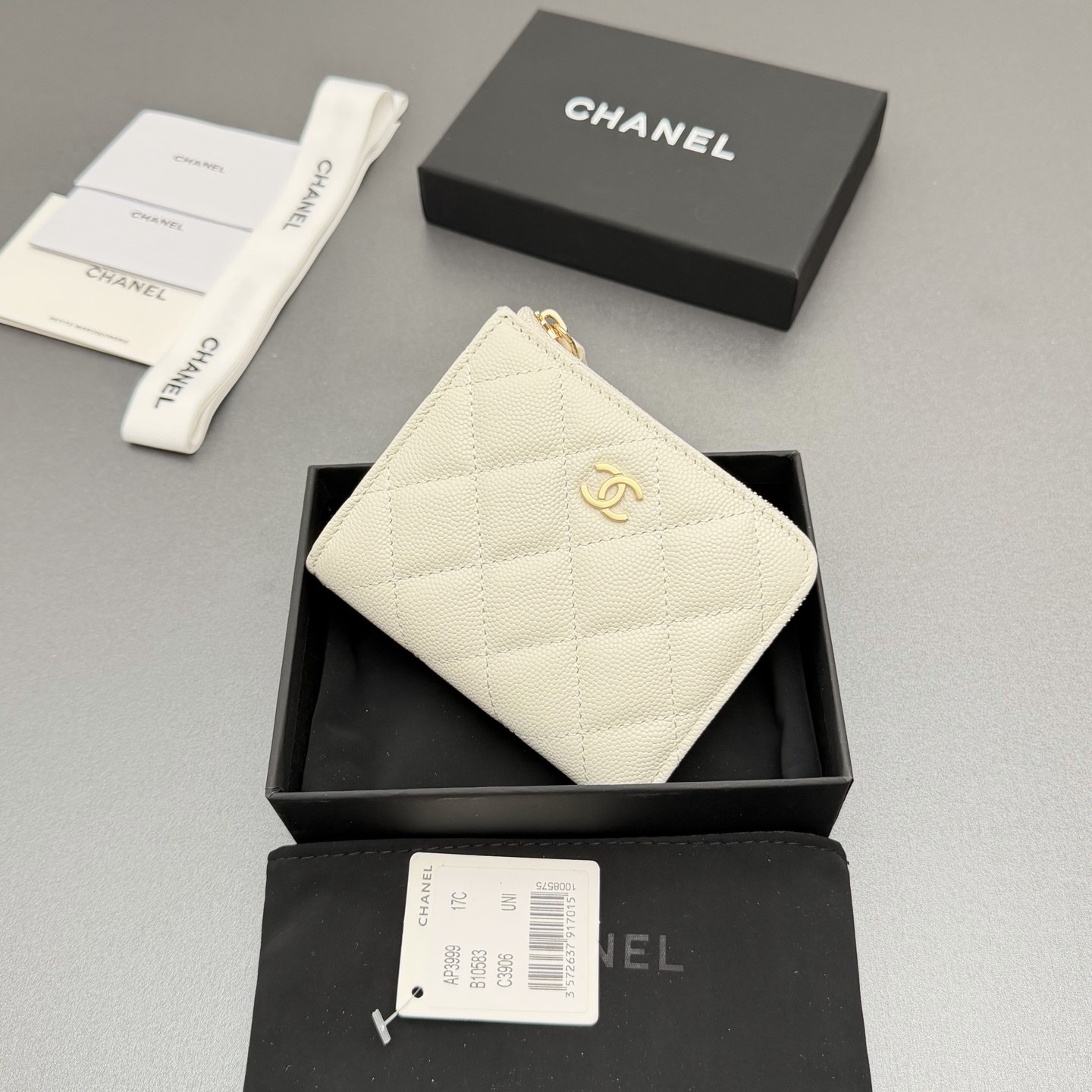 Handbag in White