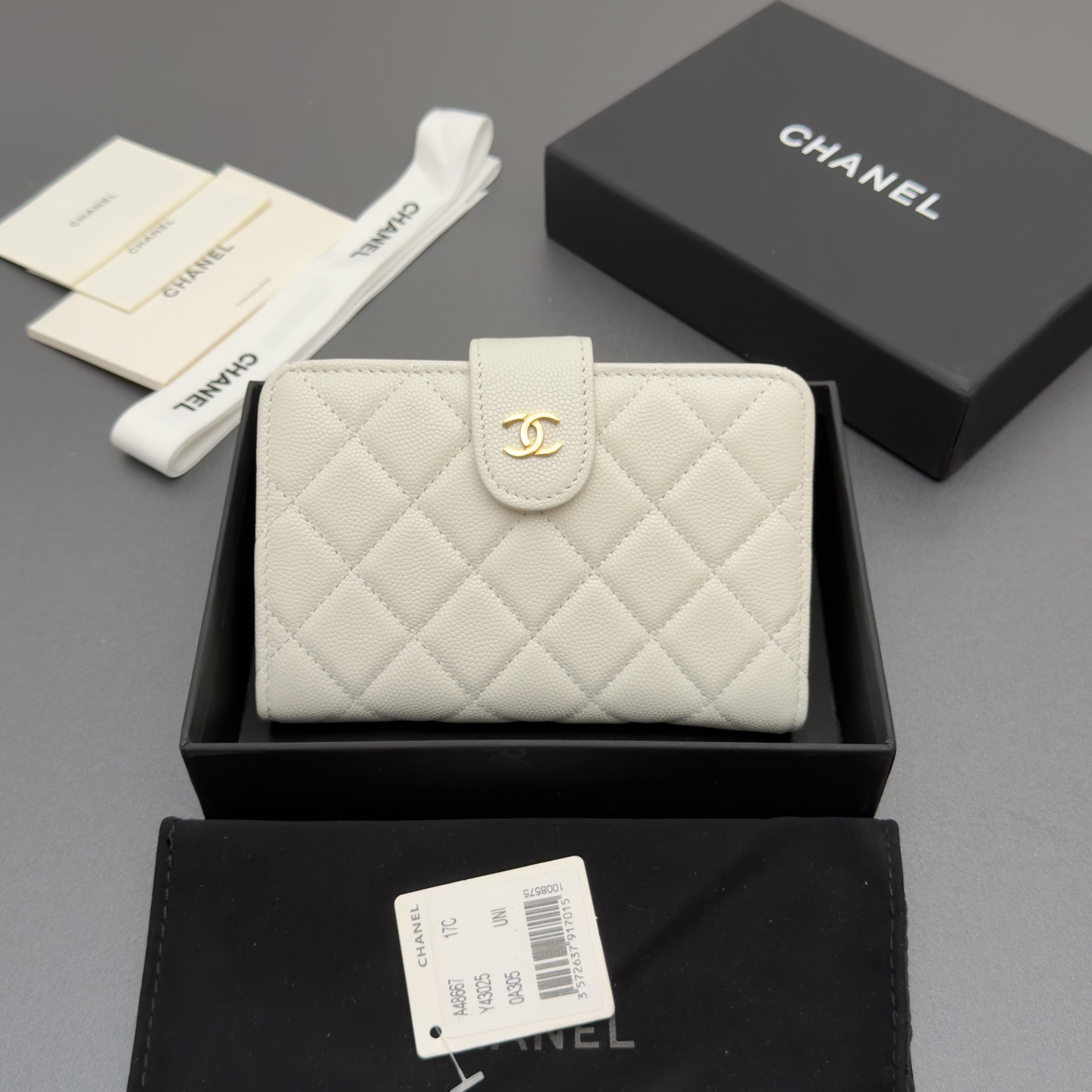 Bag A48667 in White