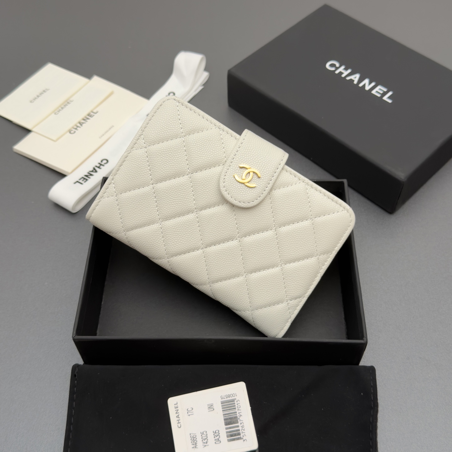 Bag A48667 in White