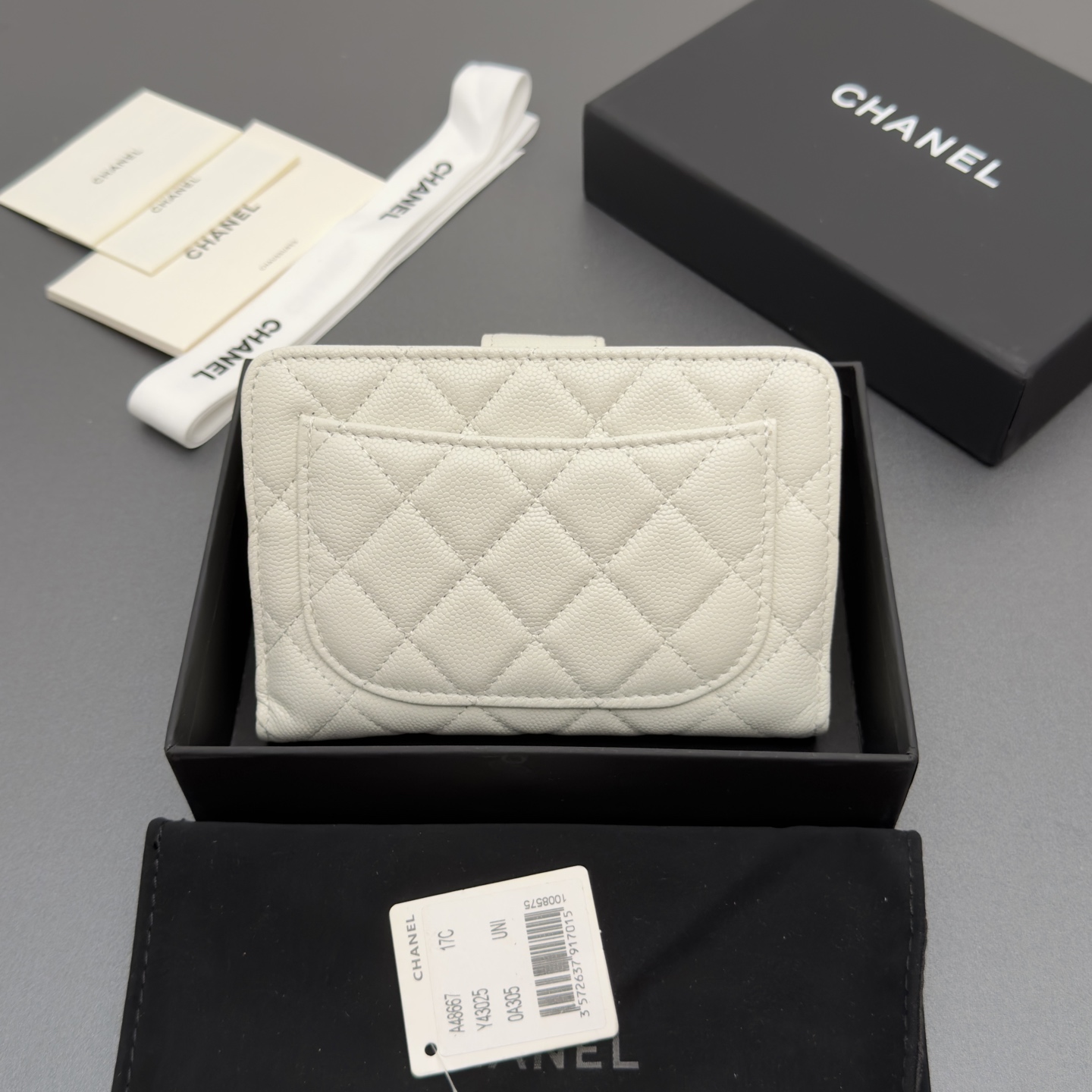 Bag A48667 in White