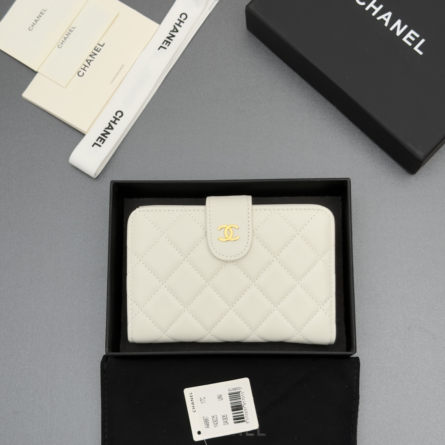 Bag A48667 in White