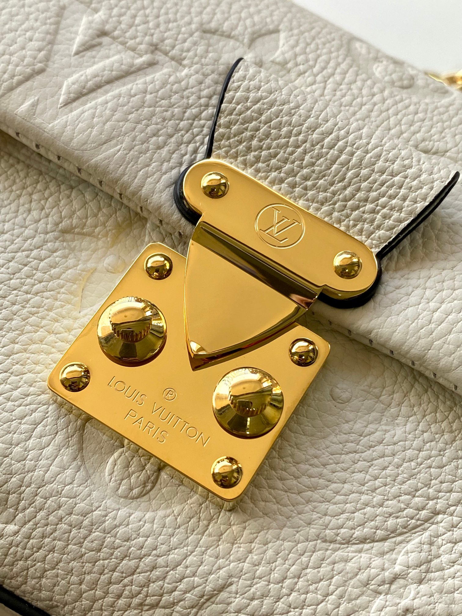 Louis Vuitton Shoulder Bag M12145 in Black
