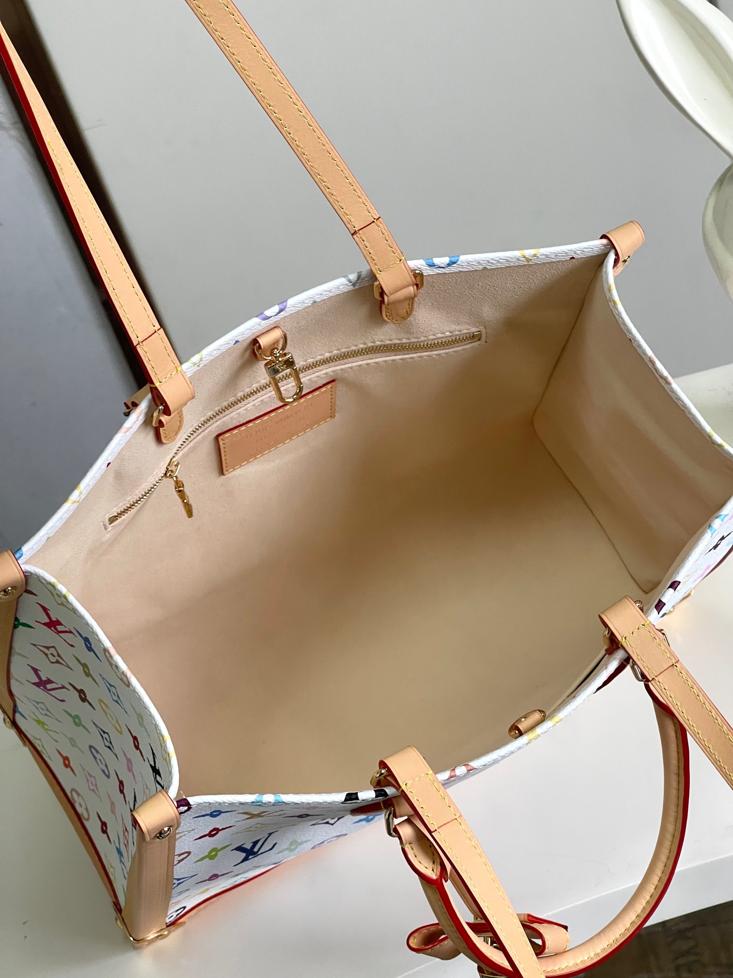 Louis Vuitton Handbag M13079