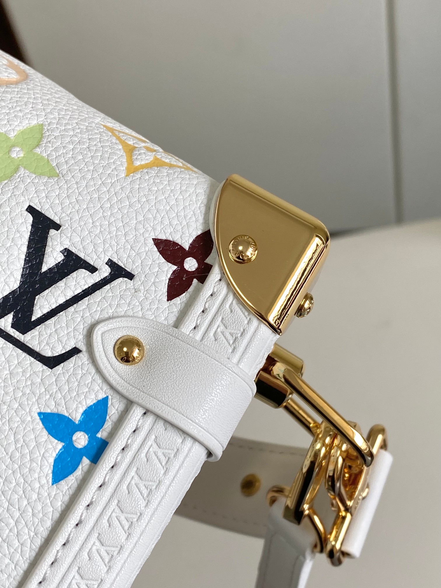 Louis Vuitton Handbag M14046